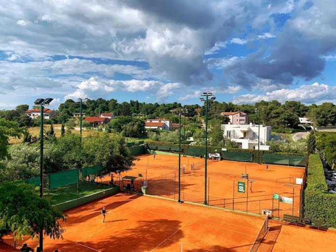 Caramel Comforts In Stinjan Only 800 Meters From The Beach Pula Buitenkant foto