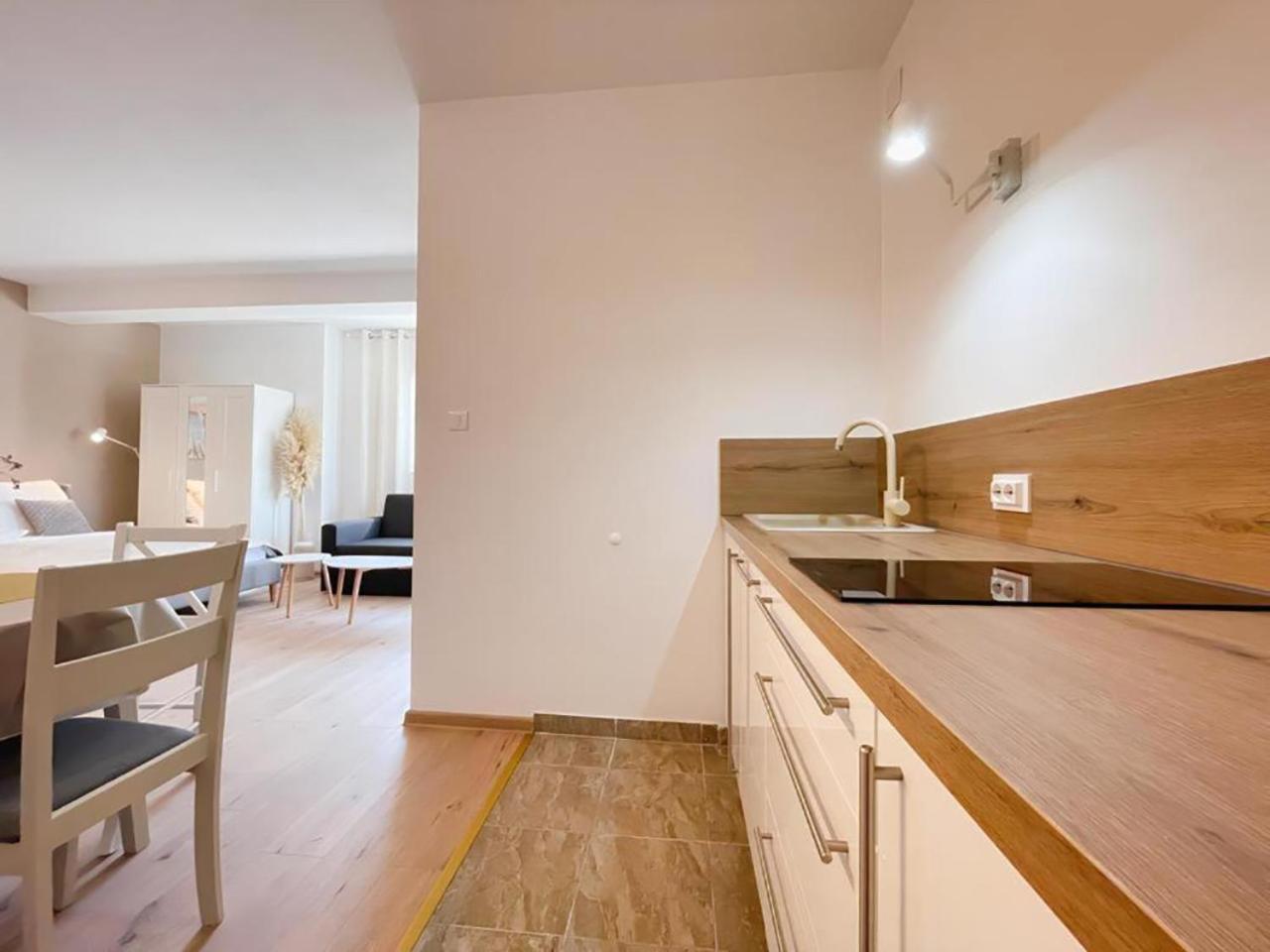 Caramel Comforts In Stinjan Only 800 Meters From The Beach Pula Buitenkant foto