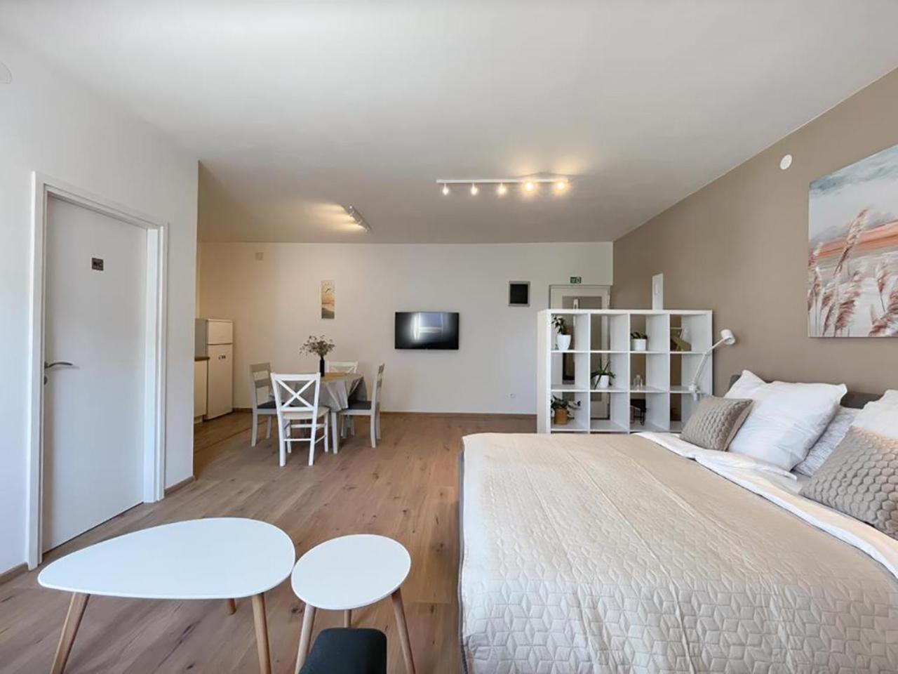 Caramel Comforts In Stinjan Only 800 Meters From The Beach Pula Buitenkant foto