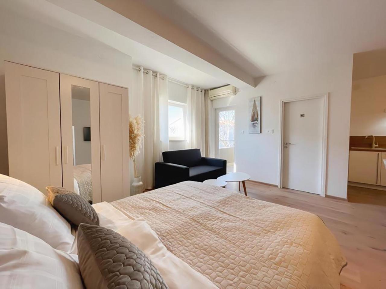 Caramel Comforts In Stinjan Only 800 Meters From The Beach Pula Buitenkant foto
